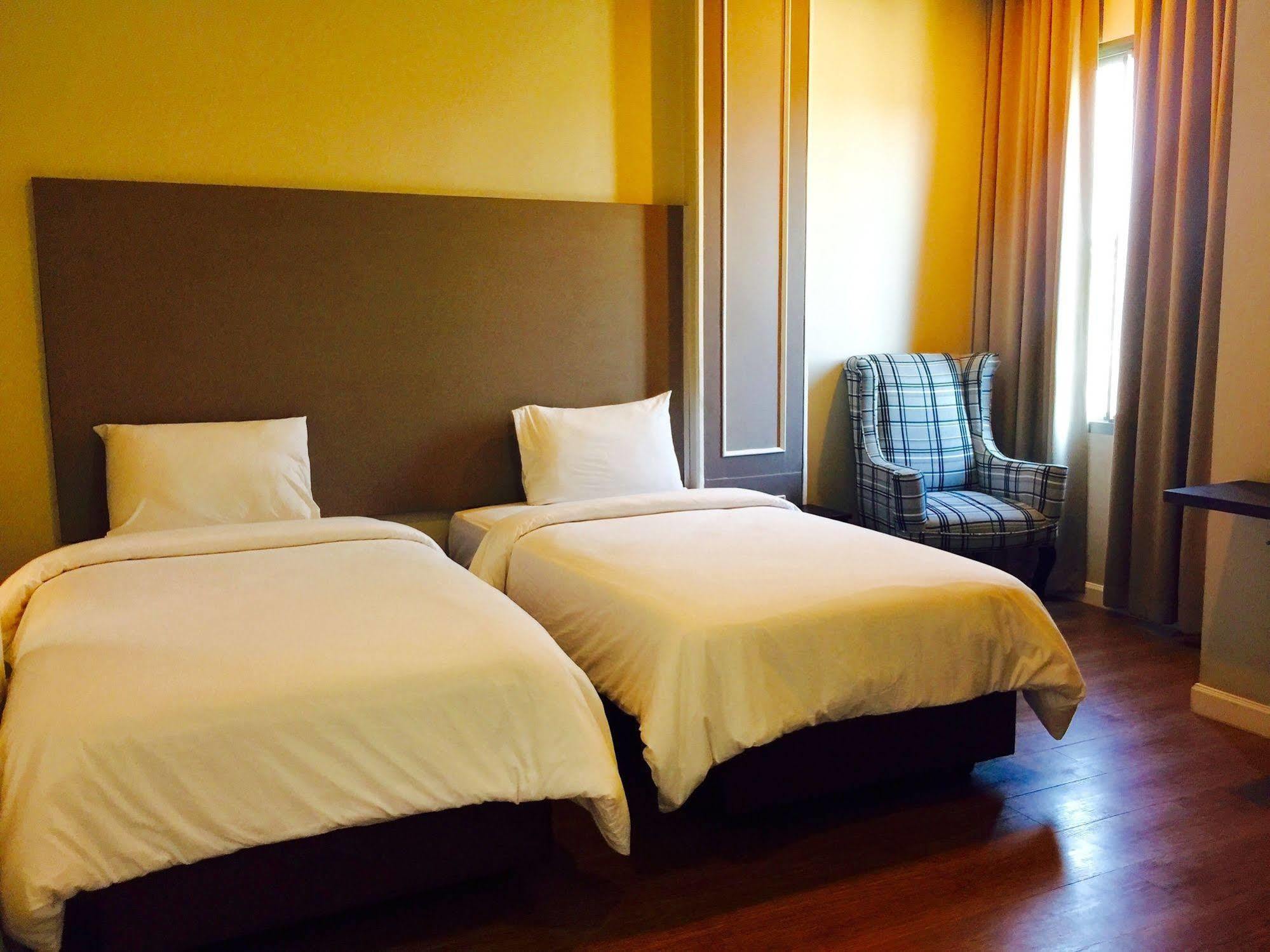 J. Park Hotel Csonburi Kültér fotó