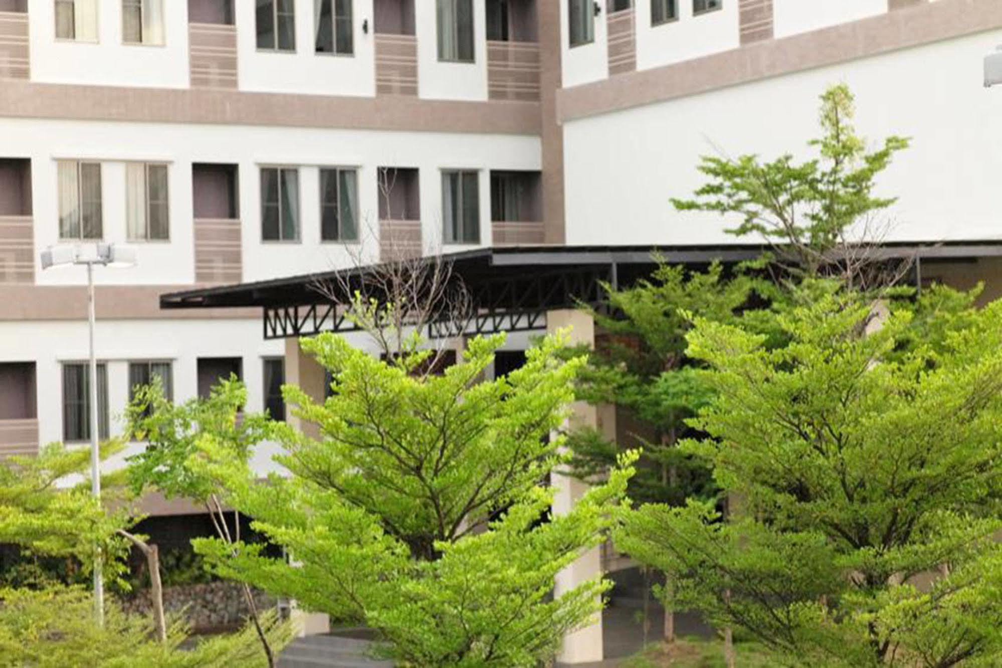J. Park Hotel Csonburi Kültér fotó