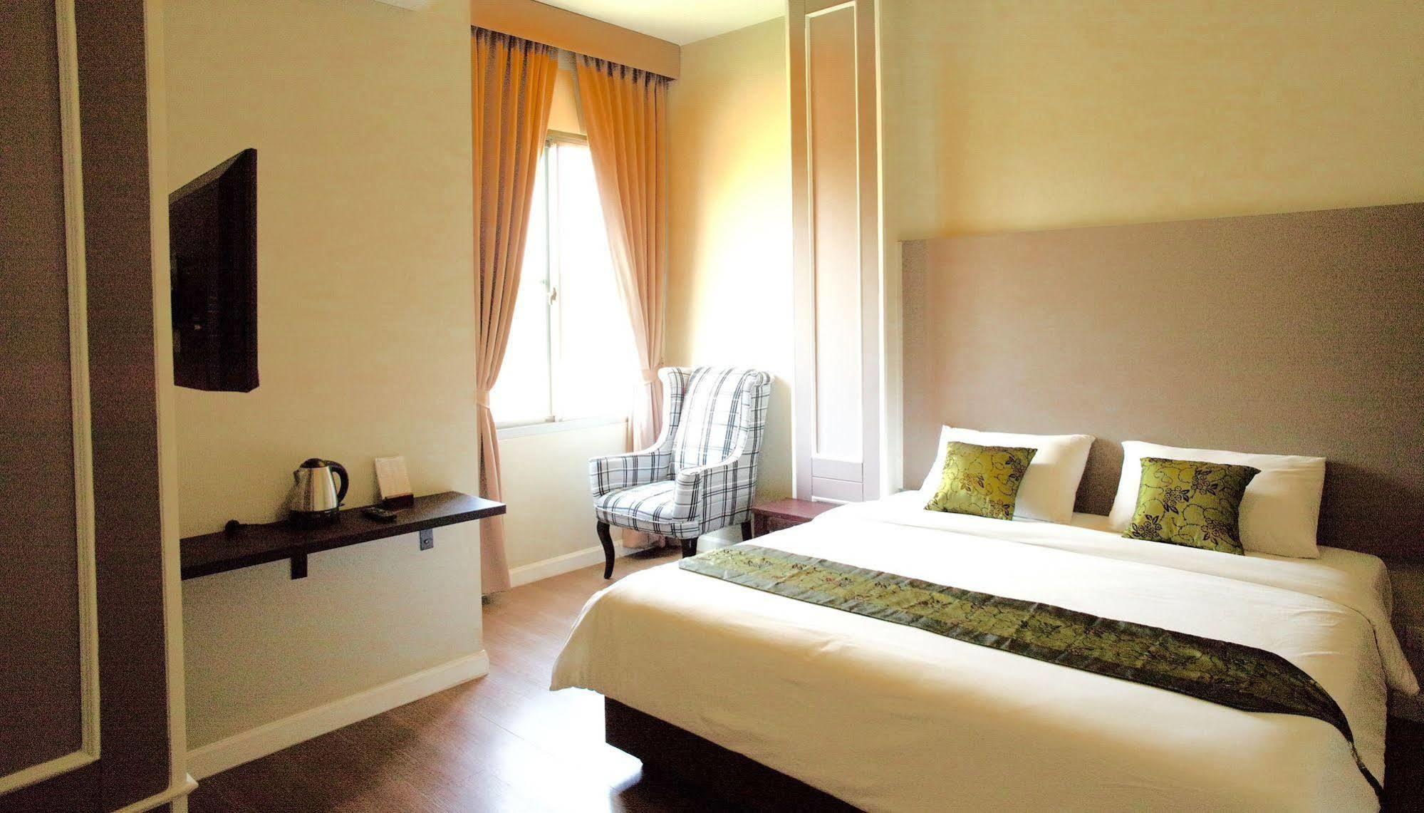 J. Park Hotel Csonburi Kültér fotó